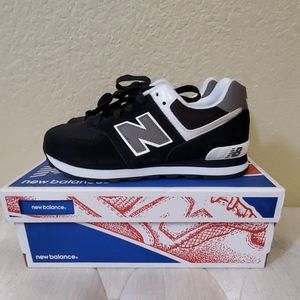 NEW IN BOX New Balance Boys Athletic Shoes- Sz 2
